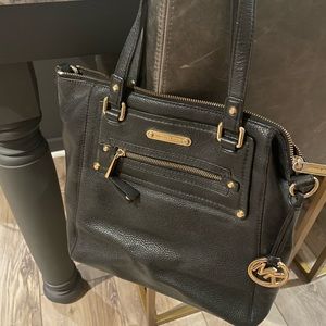 Large Black and Gold Michael Kors Bag in EUC